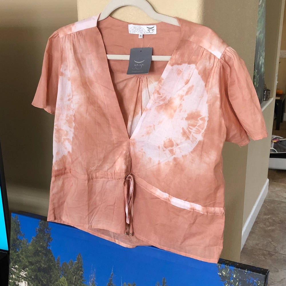Light Coral Tie-Dye V-Neck Women's Top - Picture 5 of 8